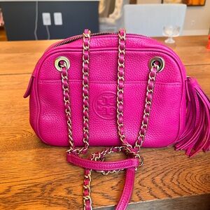 Tory Burch Leather Fuchsia Crossbody/shoulder Bag with Chain Strap